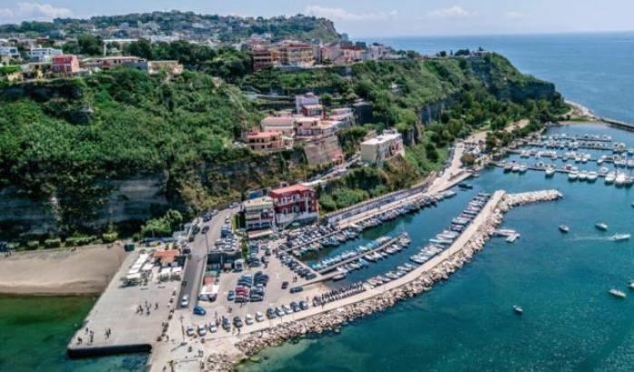Aumentano i contagi e nel napoletano arriva un lockdown locale
