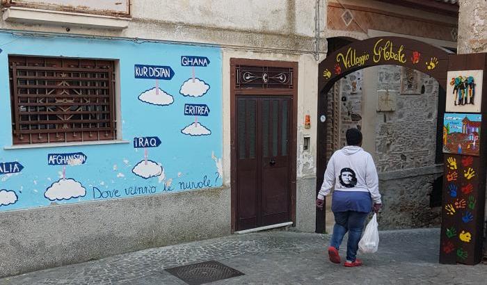 Mimmo Lucano: "A Riace vivono ancora 100 rifugiati, non hanno dove altro andare"