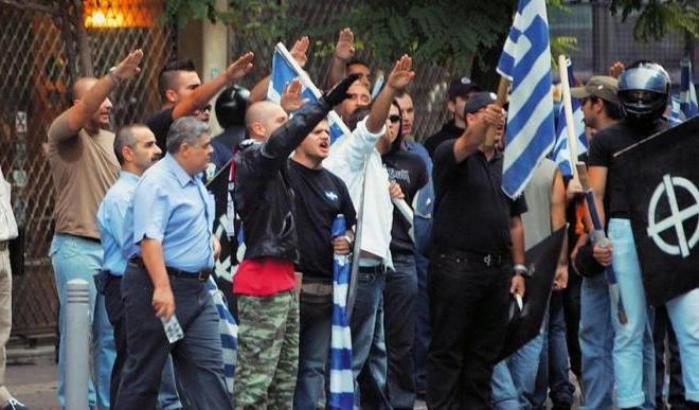 Nessuna sospensione: i nazisti greci di Alba Dorata andranno subito in carcere