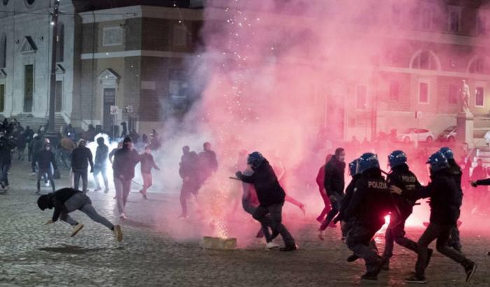 Il Pd contro i fascisti: "Sciogliere le organizzazioni che calpestano la Costituzione"