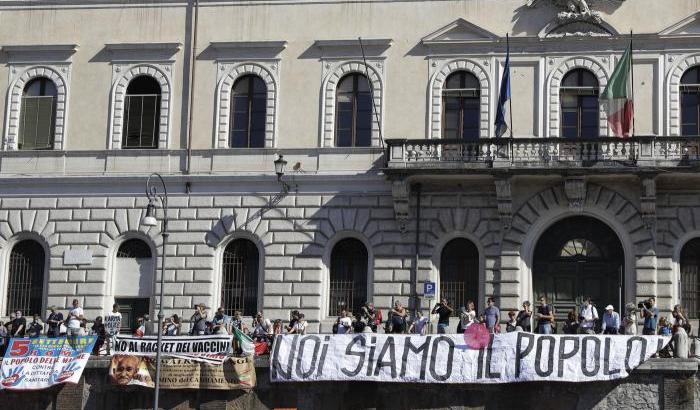 00058567-no-mask-e-negazionisti No Mask e negazionisti