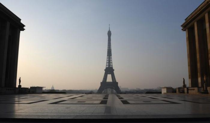 Oltre 500 morti in un giorno, la Francia si arrende: da giovedì di nuovo in lockdown