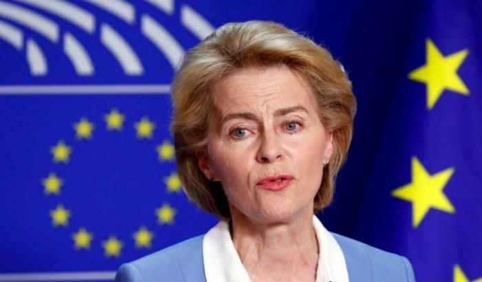 Von der Leyen promette: "Nel 2021 vaccineremo 700 milioni di persone"