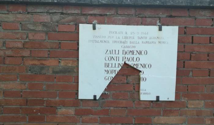 Vandalizzata la lapide che ricorda le vittime del nazi-fascismo a Brisighella