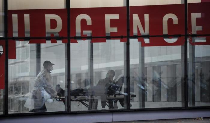 L'emergenza Covid peggiora in Francia: superati 5000 posti in terapia intensiva