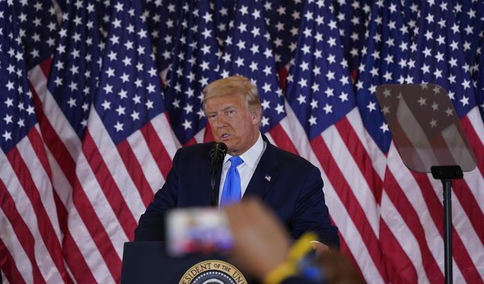 Trump voleva la vittoria subito: "Ci stanno frodando, andremo alla Corte Suprema" (scelta da lui)