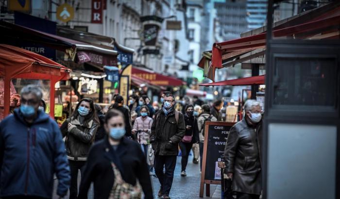 La Francia sarà meno severa a Natale ma a capodanno resta il coprifuoco