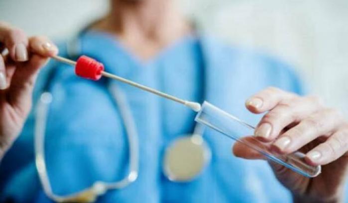 Scoppia un focolaio in Puglia: 30 ragazzi in vacanza contagiati