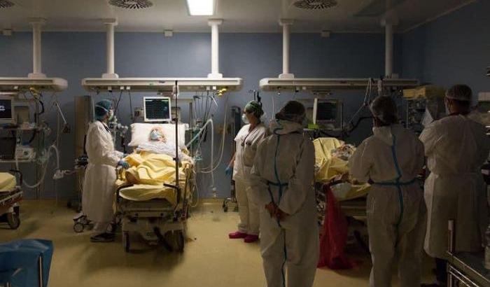 Il Covid rallenta ma si continua a morire: 699 decessi e 37.242 nuovi casi