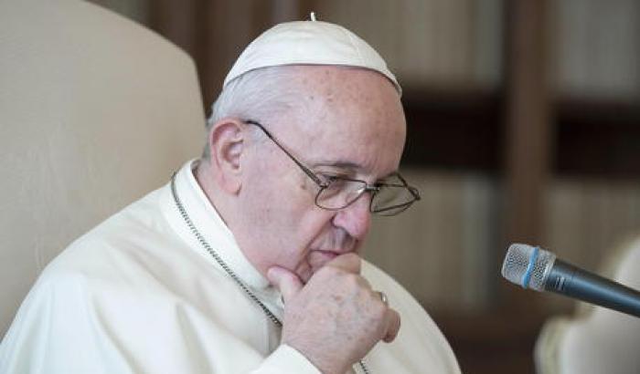 Il Papa agli economisti: "Fate sedere i poveri ai vostri tavoli, ne hanno la dignità"