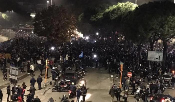 Il sindaco leghista di Codogno: "Basito per gli assembramenti di Napoli, le regole si rispettano"