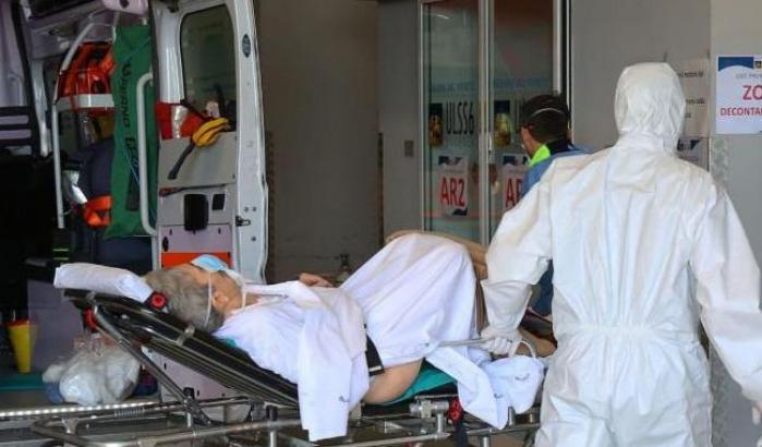 Ancora 373 italiani morti per il Covid ma calano ricoveri e tasso di positività