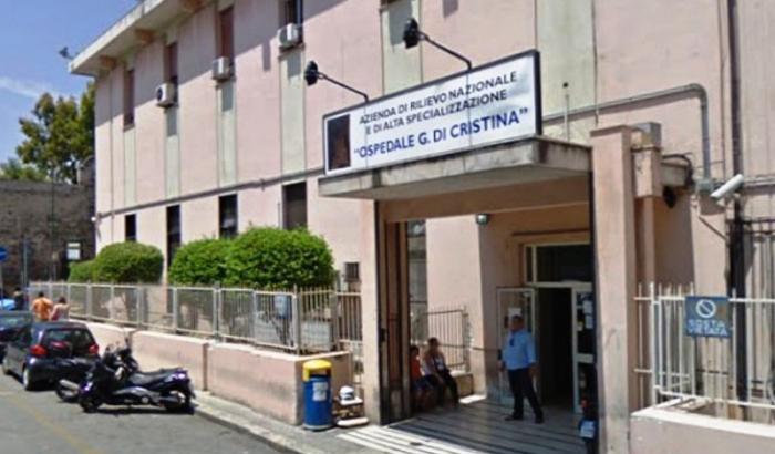 Una madre abbandona la figlia neonata: era risultata positiva al Covid