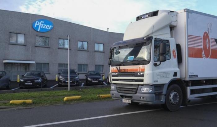 Ormai ci siamo: le prime dosi del vaccino Pfizer sono in viaggio verso l'Italia