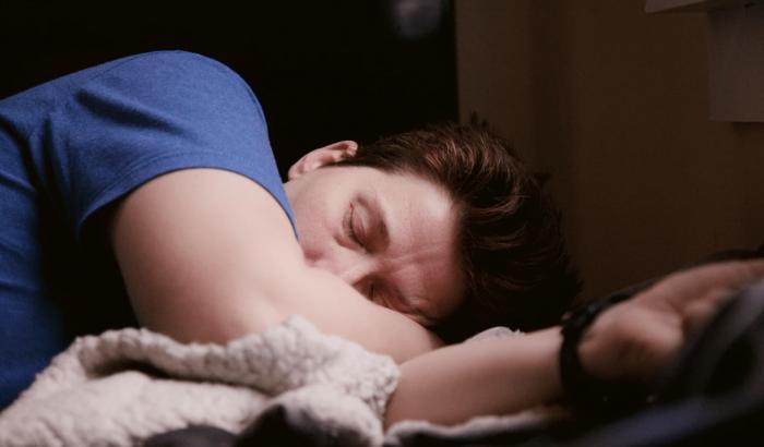 Lo studio: chi dorme di più ha meno possibilità di prendere il Covid