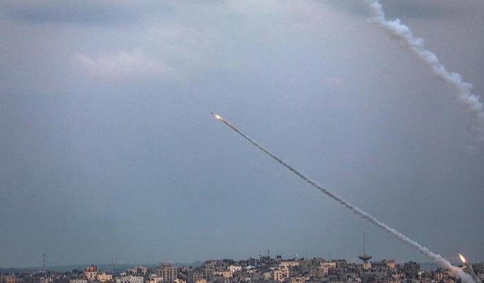 Israele, missili sulla Striscia di Gaza: colpiti obiettivi di Hamas