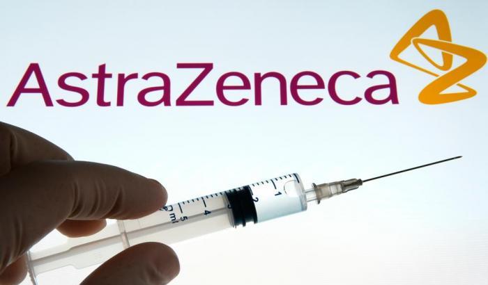 L'azienda farmaceutica AstraZeneca: "Non esiste una vendita del vaccino al settore privato"