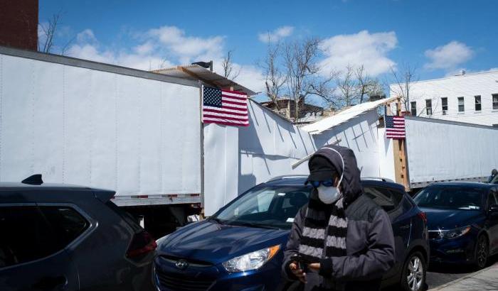 Emergenza Covid negli Usa: a Los Angeles mancano le bare per i troppi decessi