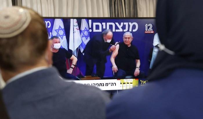 Israele, il vaccino "elettorale" di Netanyahu. I palestinesi? Possono attendere