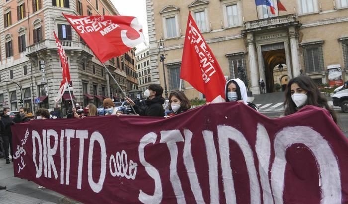 Studenti e studentesse si mobilitano da Nord a Sud: "Vogliamo rientrare in classe"