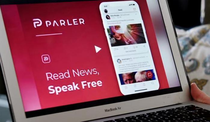 Il social network degli amici di Trump 'Parler' è offline. Salvini si è iscritto per nulla