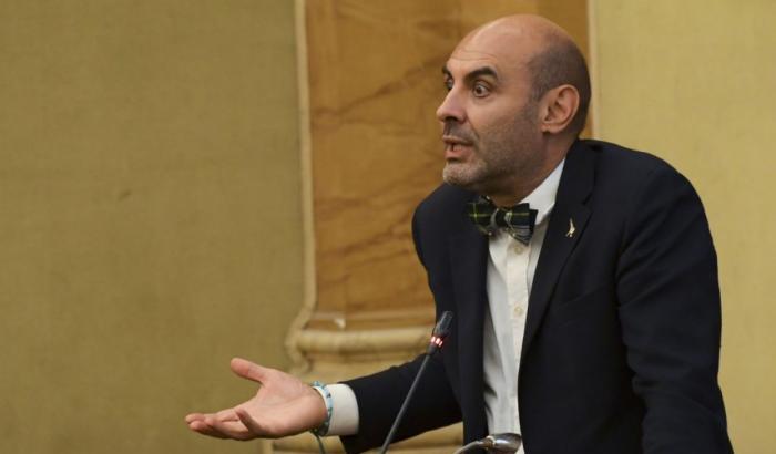 Lamorgese annuncia il ritorno di genitore 1 e 2 e Pillon si infiamma: "Vergognoso ossequio al gender"