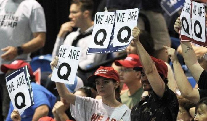 QAnon: chi sono e perché sono così pericolosi i fascio-cospirazionisti americani