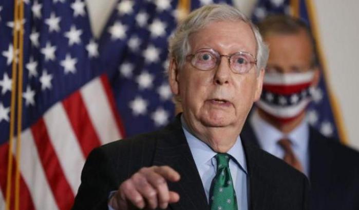 Il repubblicano Mitch McConnell: "Trump ha provocato l'assalto al Campidoglio con le sue bugie"