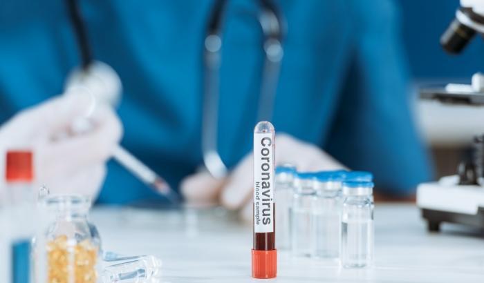Una nuova variante del Covid è stata individuata a Napoli: non era mai arrivata prima in Italia