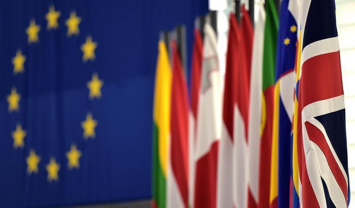 Tutta Europa ancora nella morsa del Covid: ulteriori restrizioni ai viaggi