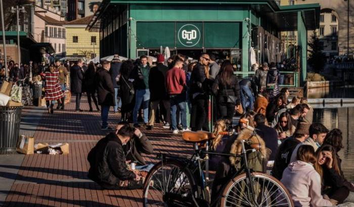 Che ci importa della pandemia? Domenica di assembramenti in tante città italiane