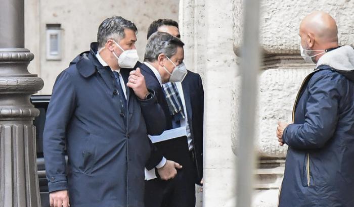 Il Financial Times: “Draghi si avventura in una missione di salvataggio dell’Italia”