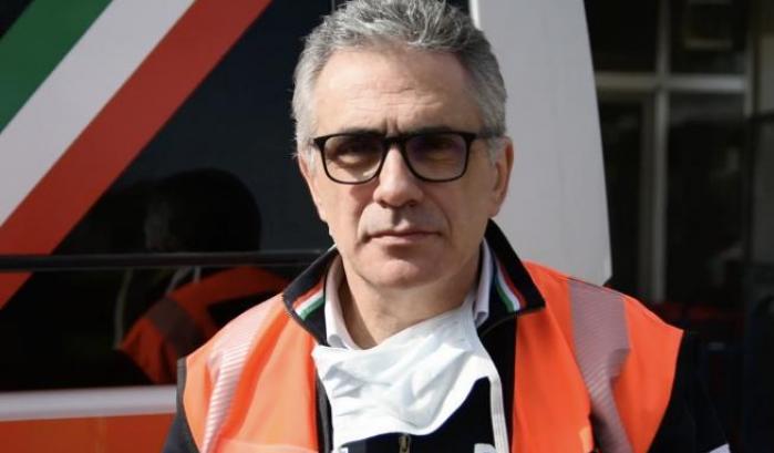 Pregliasco controcorrente: "La variante indiana può diventare prevalente, mascherine all'aperto"