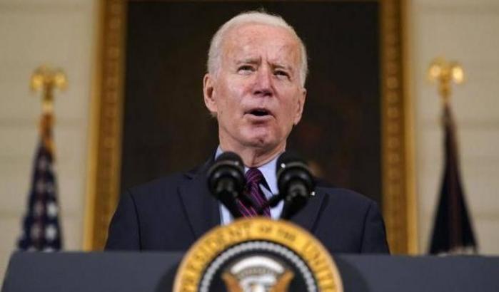 Biden sull'afroamericano ucciso a Minneapolis: "Serve una indagine piena"