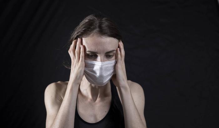 Brividi, inappetenza, mal di testa e dolori: ecco quali sono i nuovi sintomi del Covid