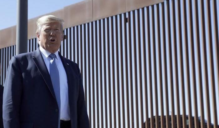 Trump al muro con il Messico