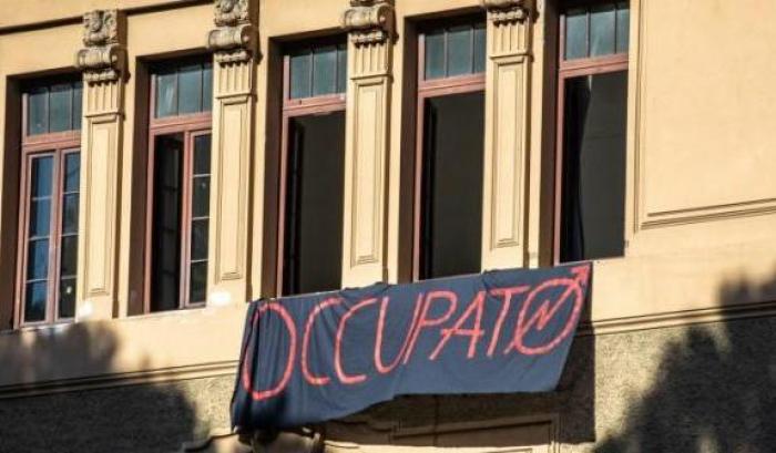 Blitz di neofascisti al liceo Mamiani occupati, denunciati tre giovani armati di spranghe