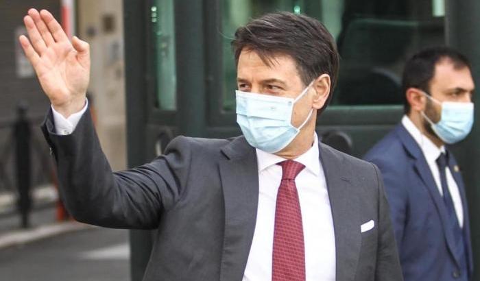 La decisione del 'conclave' grillino: sarà Conte a tentare di rifondare M5s