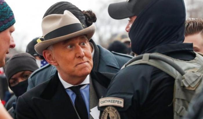La milizia fascista Oath Keepers ha fatto da bodyguard a un consigliere di Trump prima dell'assalto a Capitol Hill