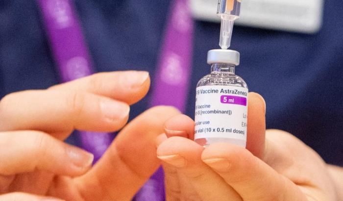 Parla il broker farmaceutico: "Ecco come funziona il mercato parallelo dei vaccini"