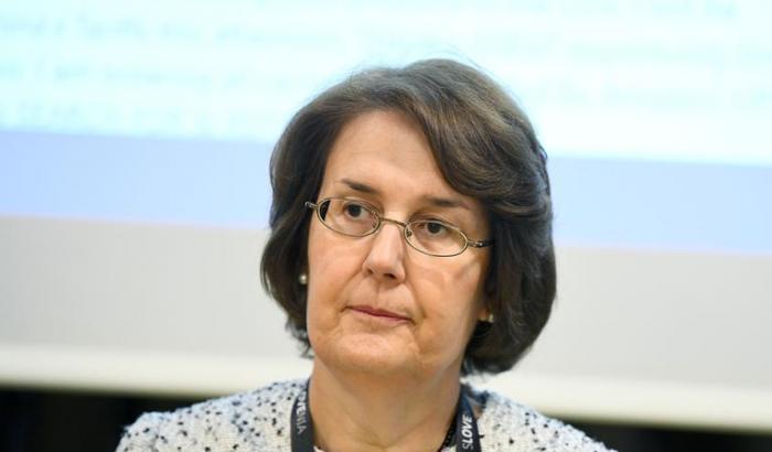 Burioni contro Sandra Gallina, negoziatrice per vaccini Ue: "Laureata alla scuola interpreti"