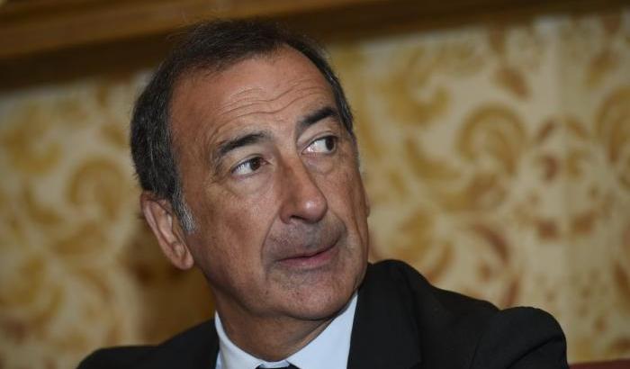 Il sindaco Sala dopo gli assembramenti: "C'erano solo 200 poliziotti? Occupiamoci degli irresponsabili"