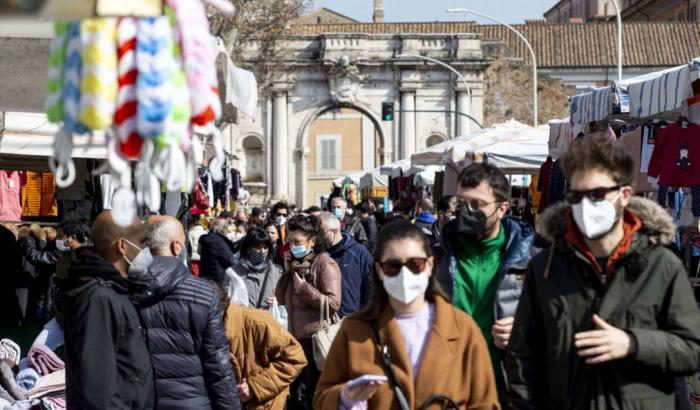 Nella mappa epidemiologica d'Europa l'Italia in rosso: solo la Sardegna arancione