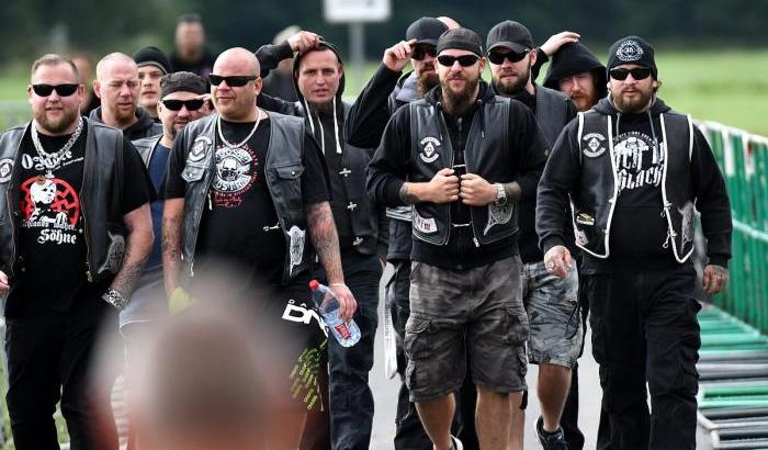 Pericolo neo-nazisti: la polizia tedesca arresta 8 estremisti Confraternita della Turingia