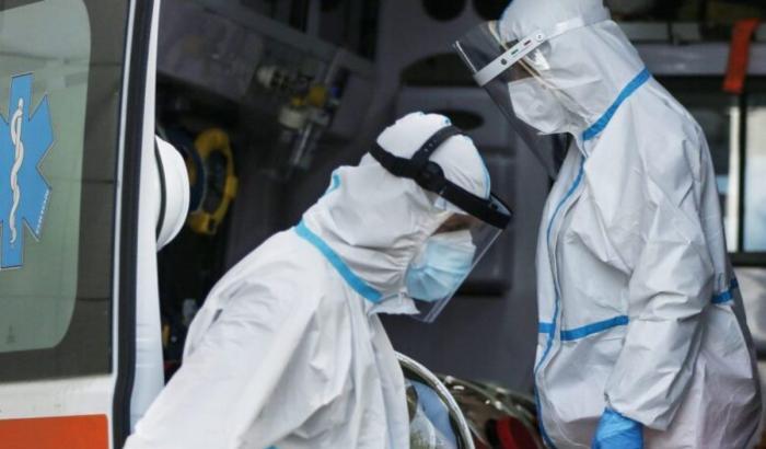 Calano ancora i ricoveri per Covid ma altri 88 morti
