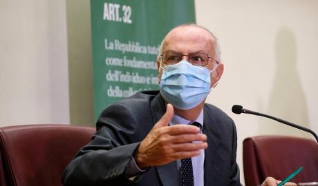 Rezza: "Con la variante Omicron necessario mantenere tutte le precauzioni durante le feste"