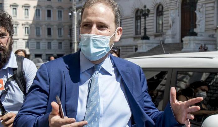 Casaleggio lancia il manifesto 'Controvento': i 5 Stelle chiedono un divorzio da Rousseau