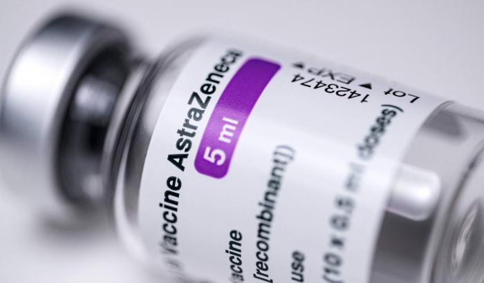 Decisione senza senso della Danimarca: stop definitivo al vaccino Astrazeneca