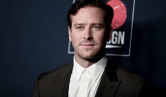 Armie Hammer accusato di abusi sessuali: la polizia di Los Angeles indaga