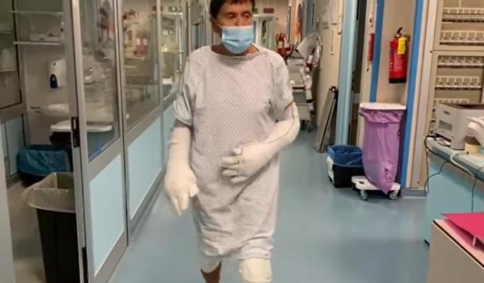 Gianni Morandi in degenza al Centro Grandi Ustionati dell'ospedale Maurizio Bufalini di Cesena